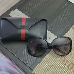 Gucci Black Oversized Women's Sunglasses with Green-Red Stripe Case